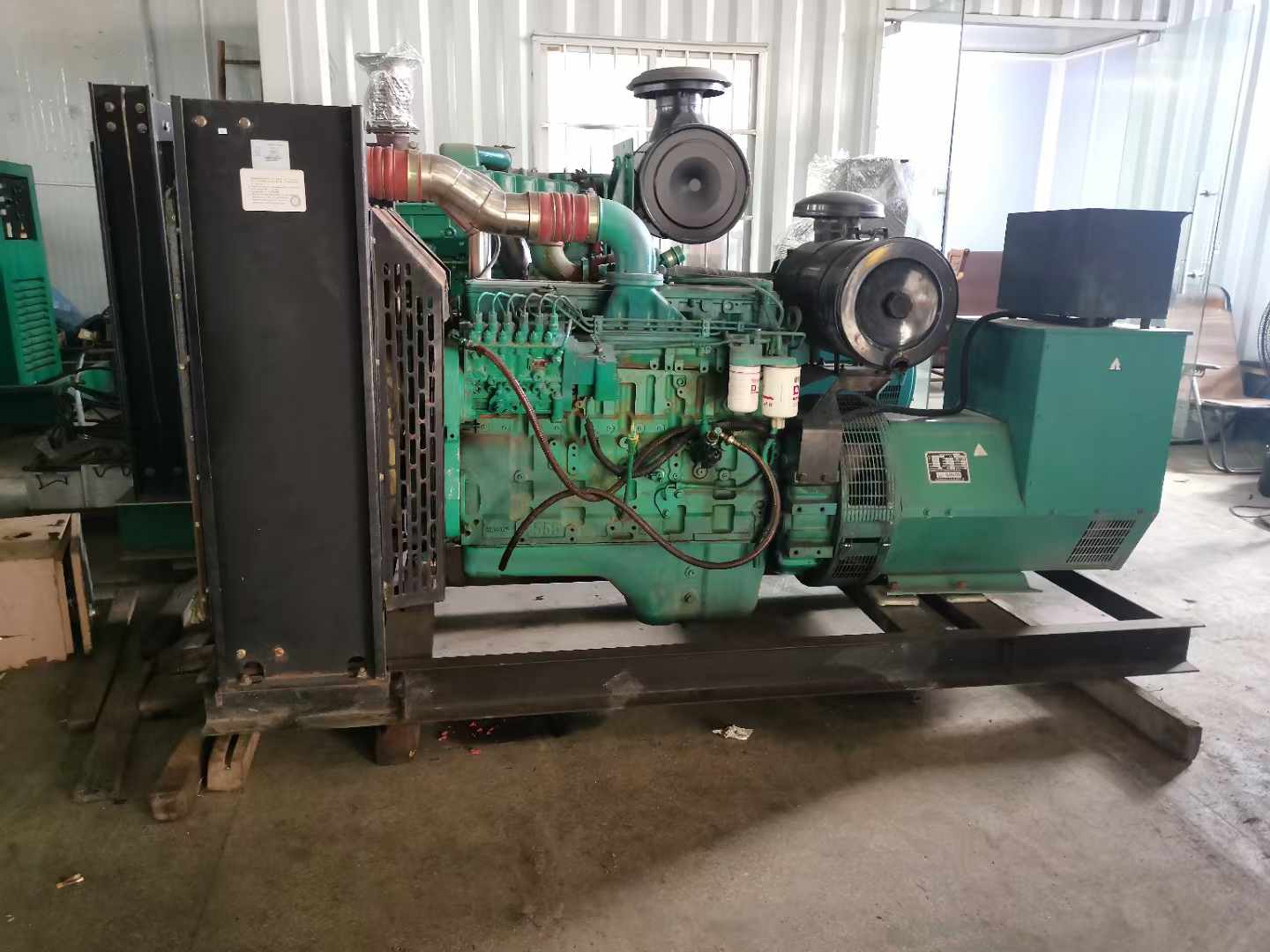 建阳发电机租赁如何确定电缆的承载电流是否在安全范围内？