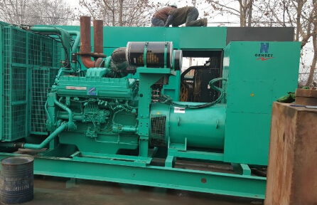 建阳发电机组如何判断水冷式机油散热器内部是否需要清洗？